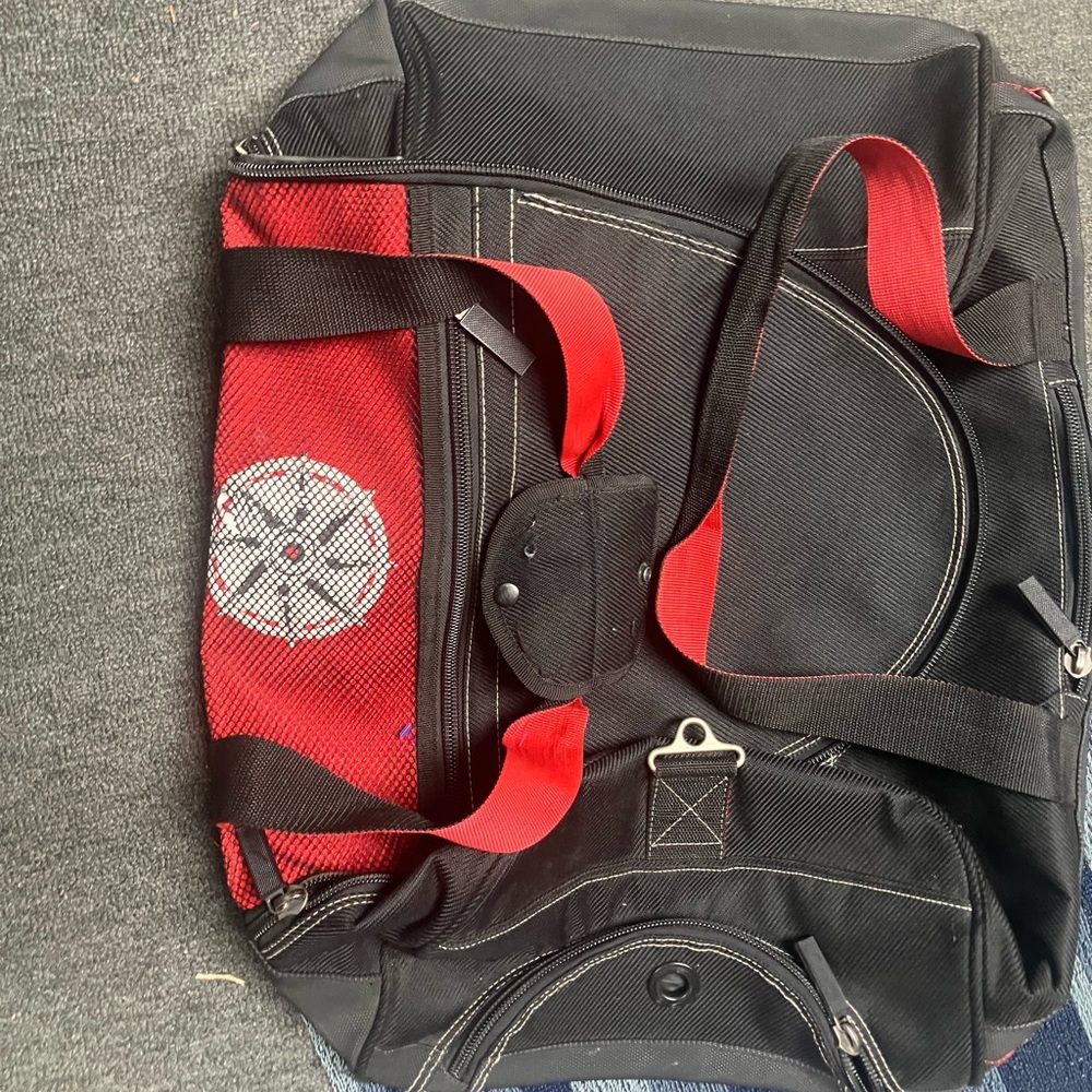 Vintage Marlboro multiple compartments travel duffle bag back country luggage